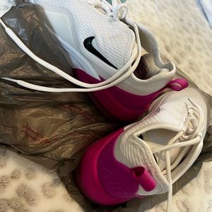 nike tennis shoes